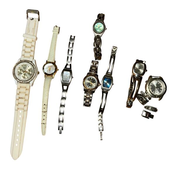 8 Modern Vintage Womens Watches Including 2 Fossil & More Not Working/For Parts - Picture 1 of 7